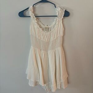 urban outfitters White Ruffled flowy romper🤍